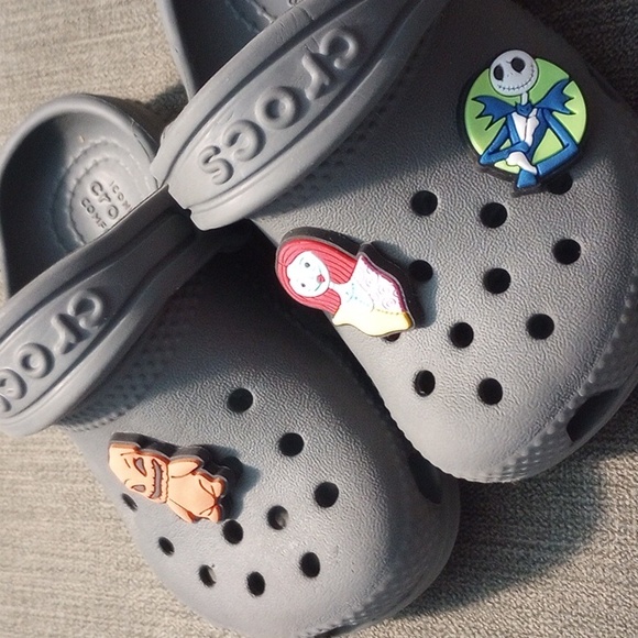 Toddler's Unisex Slate Grey Crocs Classic Clogs With Charms- Size C5 - Picture 8 of 8